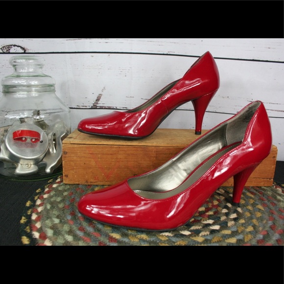 Red patent Bandolino heels in EUC! - Picture 2 of 7